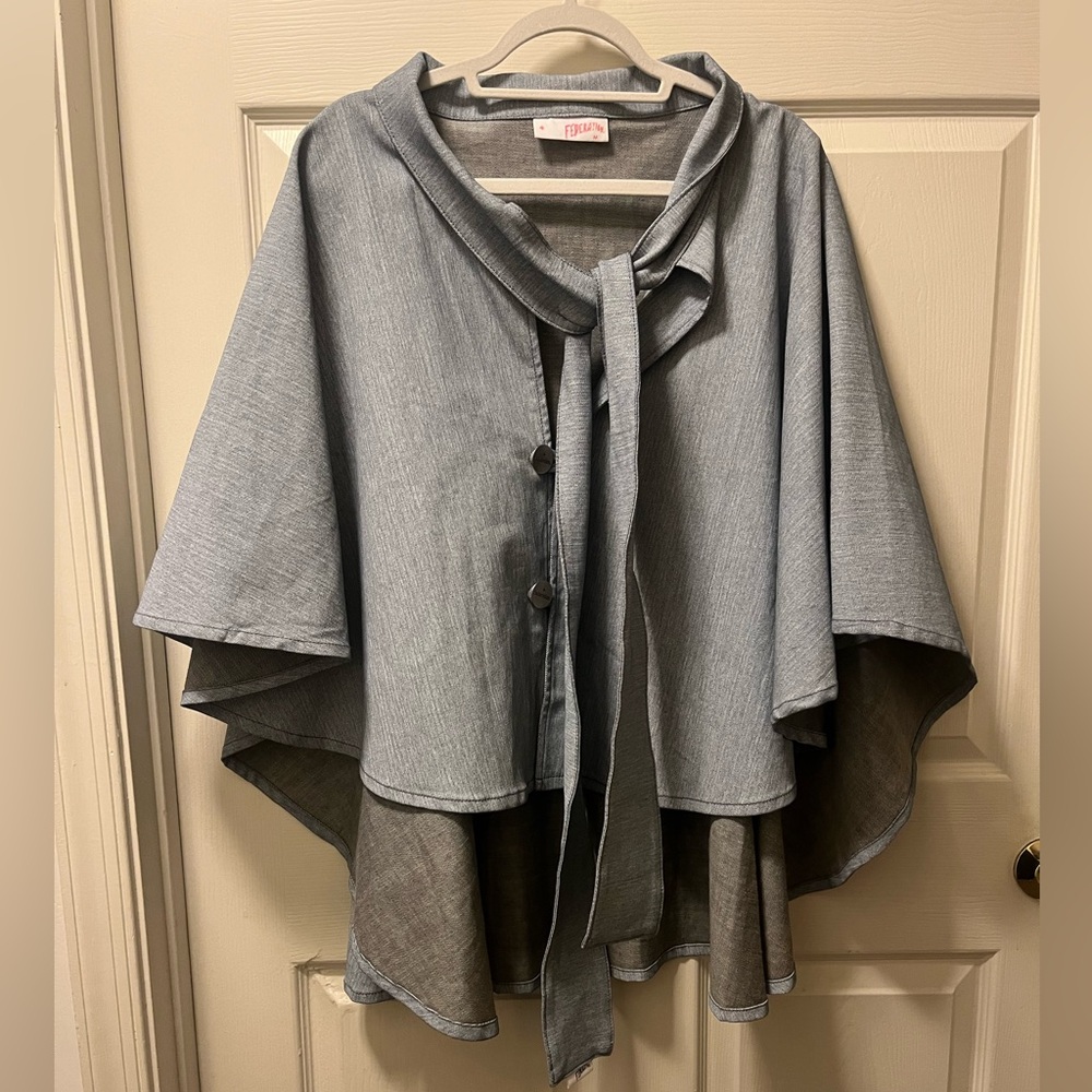 Federation Women’s Canvas Poncho/Cape. Grey‎ Size Med